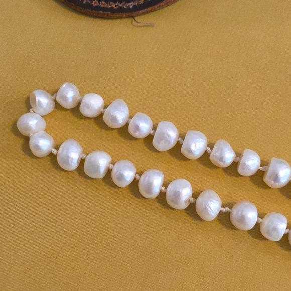 Vintage Knotted Fresh Water Pearl Necklace w/ 925 Silver Toggle "Cable" Clasp - Picture 15 of 16